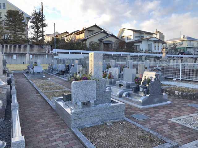 西岡場霊園（神戸市北区）の墓地の様子