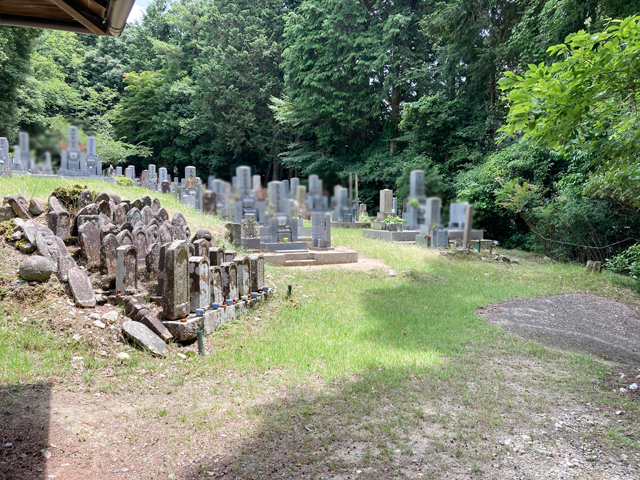 平岡墓地（京都府綴喜郡宇治田原町）