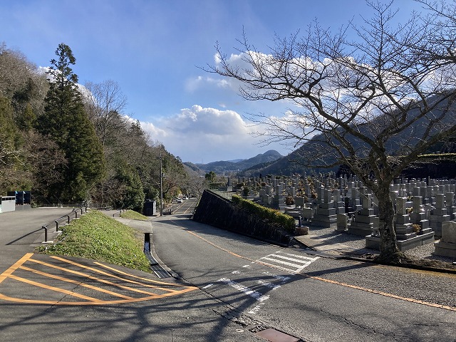 猪名川霊園（川辺郡猪名川町）墓地巡回の古家