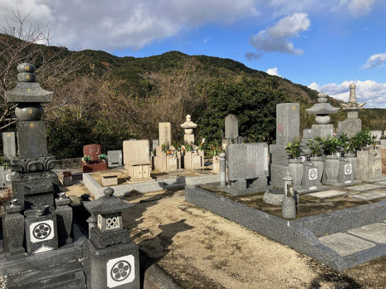 塩尾西墓地（淡路市）のお墓