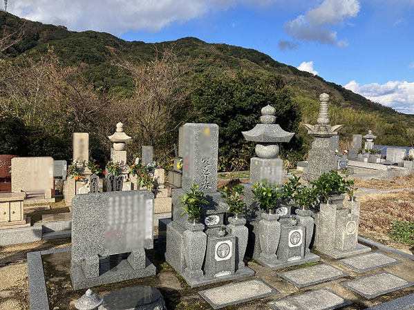 塩尾西墓地（淡路市）のお墓