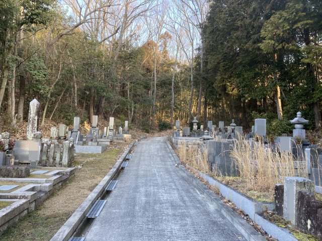 鳥町東墓地（三木市）のお墓